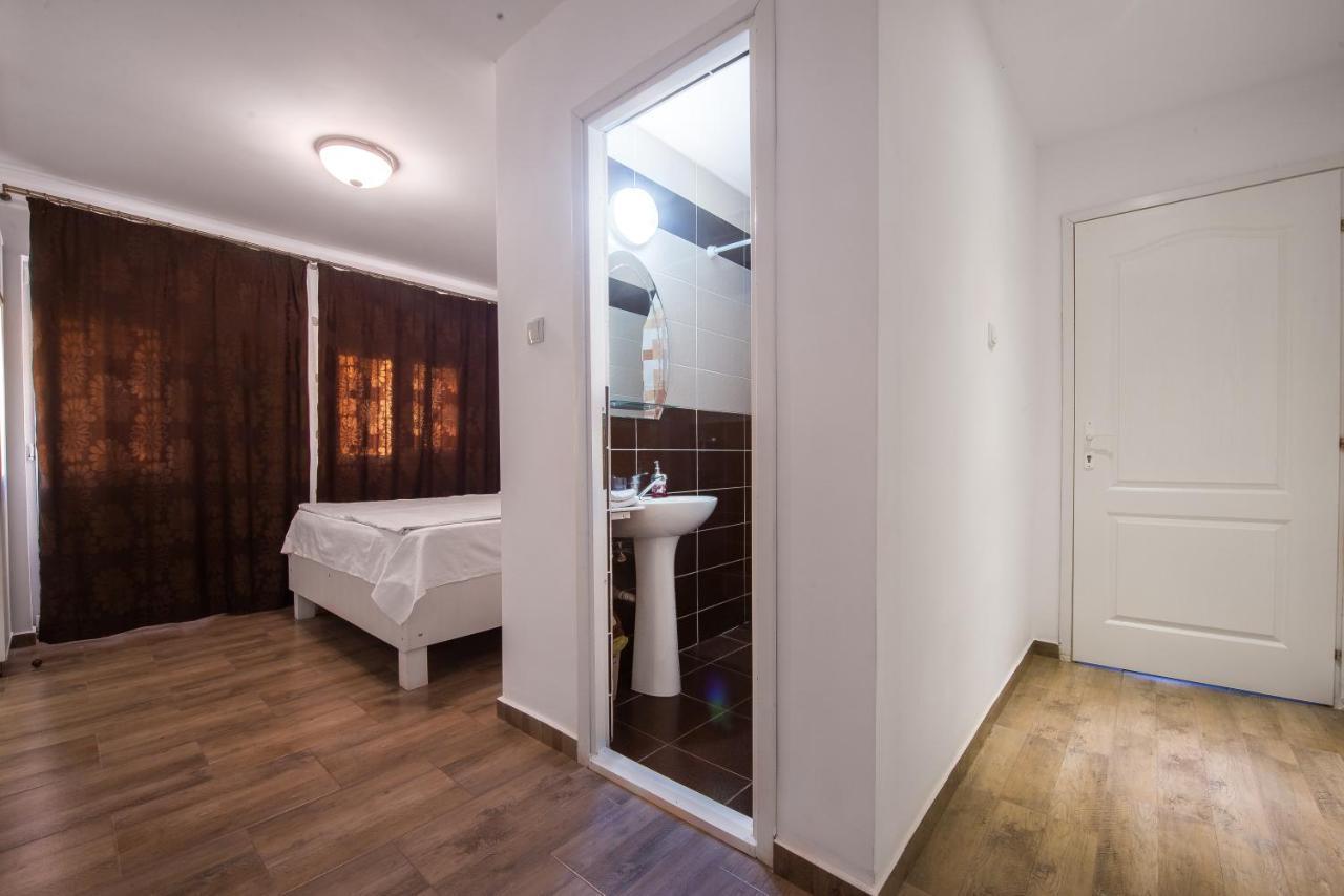 Casa 4 Odai Hotel Douazeci si Trei August Bagian luar foto