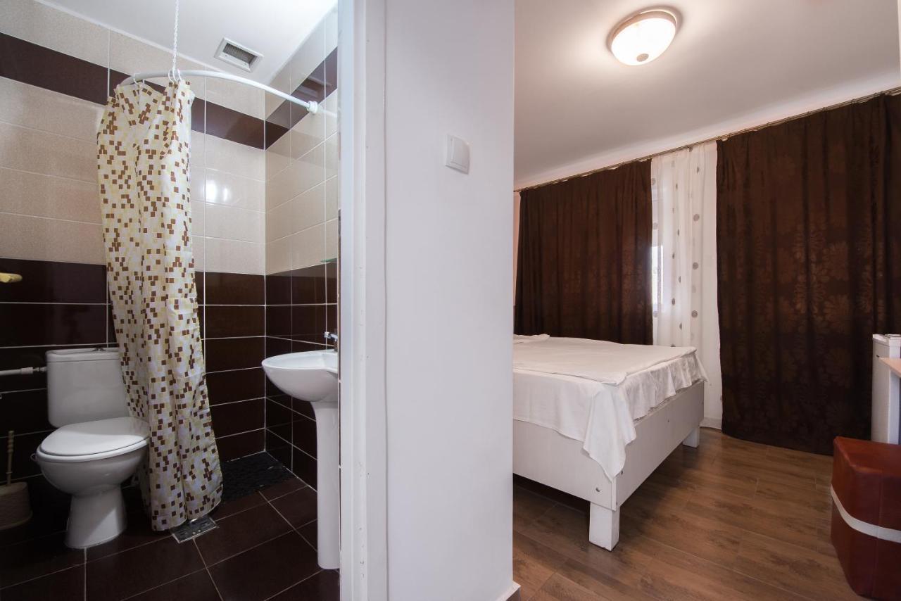 Casa 4 Odai Hotel Douazeci si Trei August Bagian luar foto