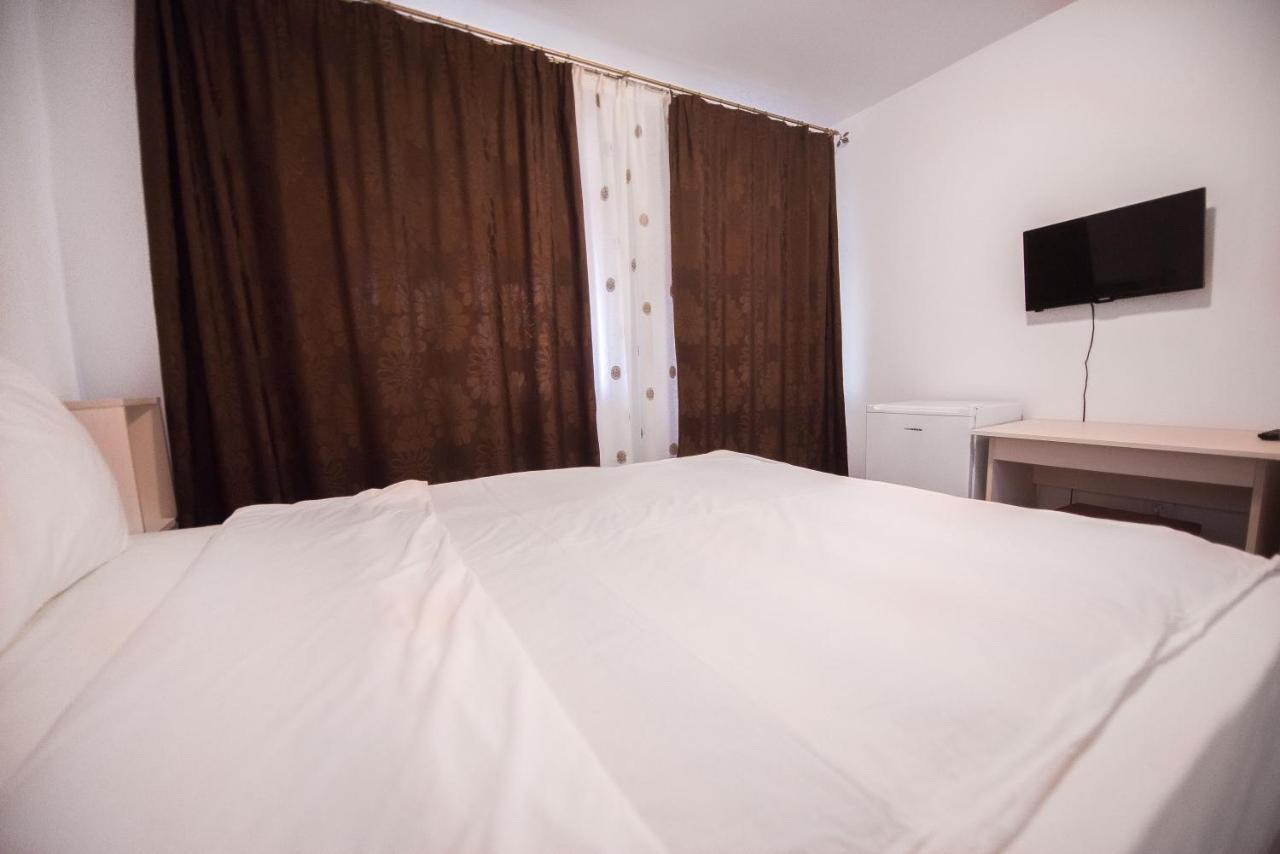 Casa 4 Odai Hotel Douazeci si Trei August Bagian luar foto